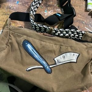 Kavu shoulder bag with custom straight razor